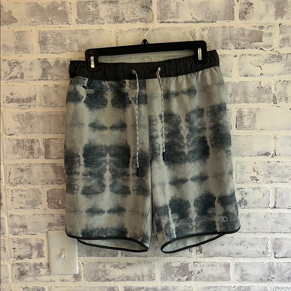 7Diamonds Men’s Core Active Shorts Hybrid 8” Tie-Dye Black and Gray Size Medium - Picture 1 of 7